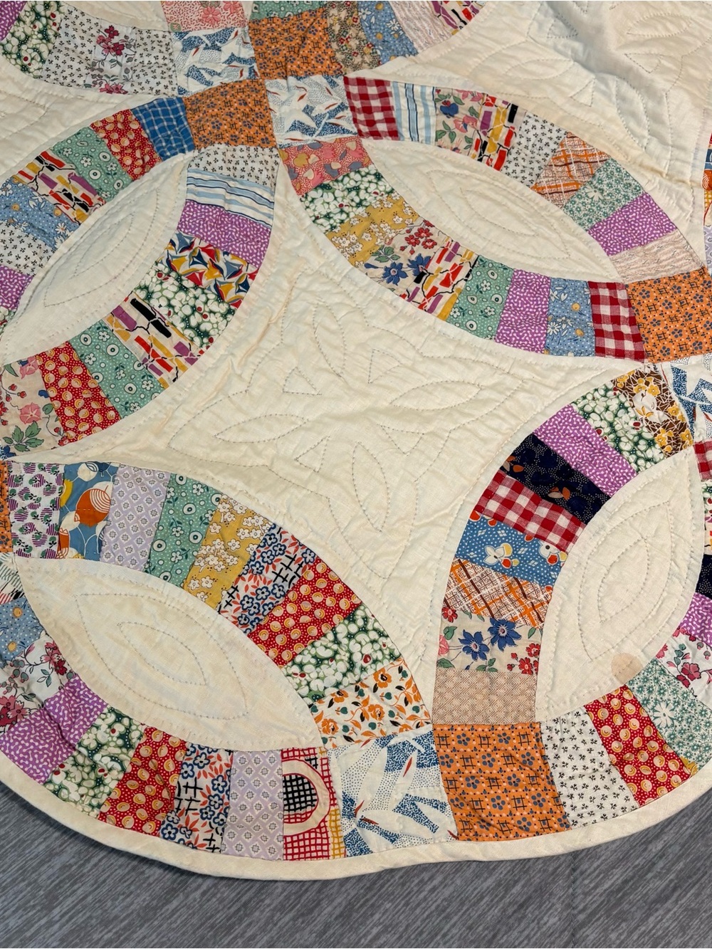Vintage 1930s Handmade Double Wedding Ring Pattern Quilt (86" x 88") Cottagecore - Picture 9 of 16